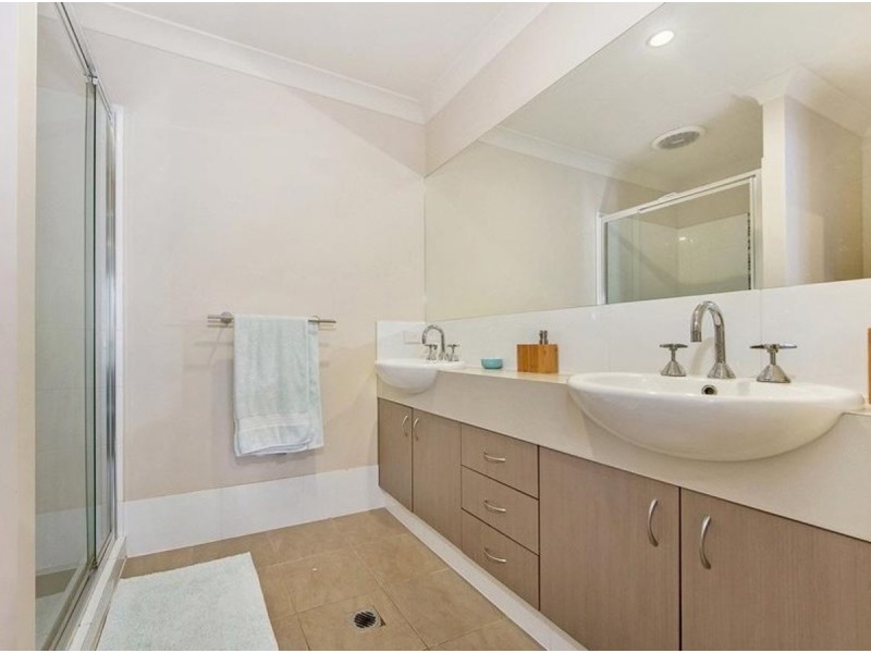 10 Chesterton Street, Pacific Pines QLD 4211