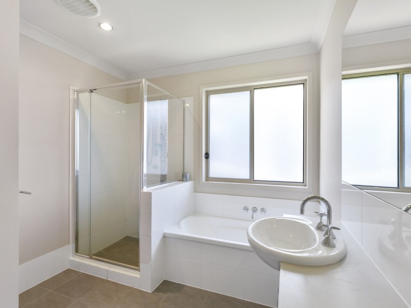 10 Chesterton Street, Pacific Pines QLD 4211