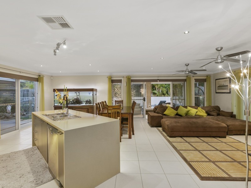 20 Hawkesbury Avenue, Pacific Pines QLD 4211