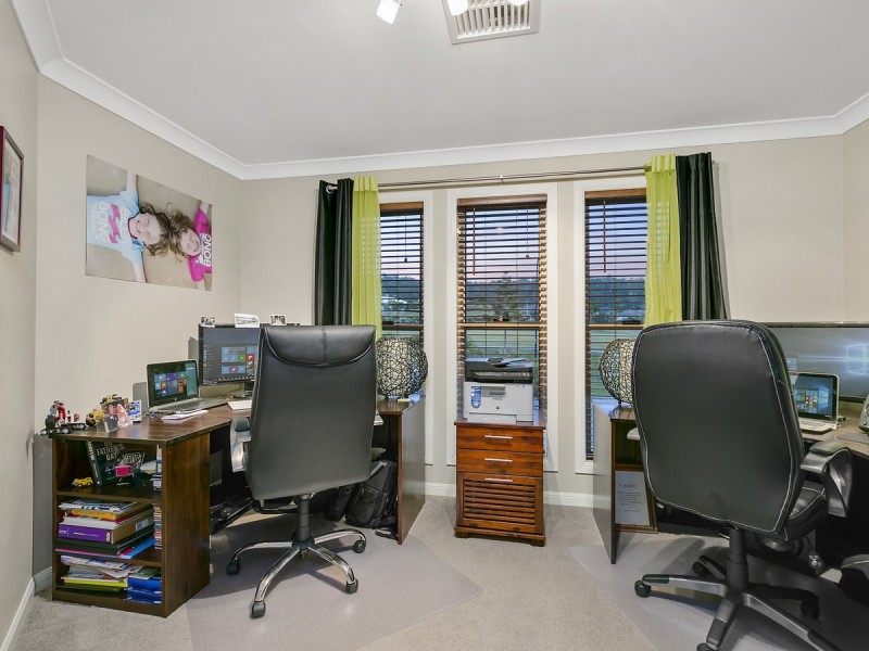 20 Hawkesbury Avenue, Pacific Pines QLD 4211