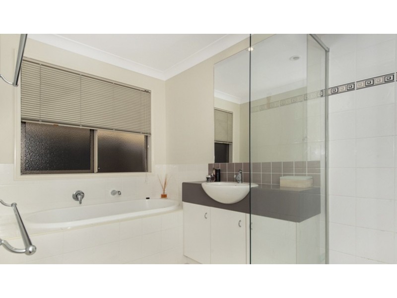 56 Regatta Avenue, Oxenford QLD 4210