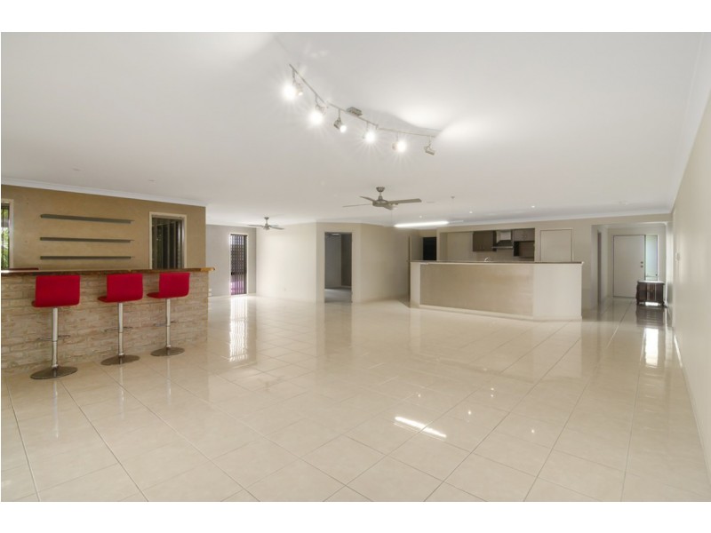 11 Wunburra Circle, Pacific Pines QLD 4211