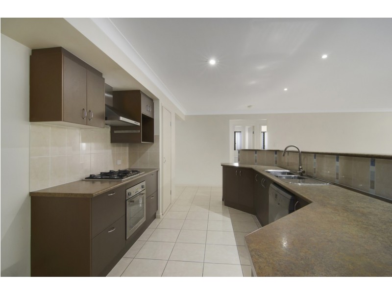 11 Wunburra Circle, Pacific Pines QLD 4211