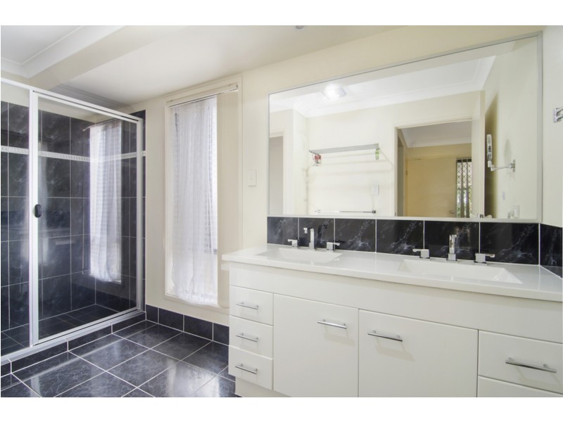 11 Wunburra Circle, Pacific Pines QLD 4211