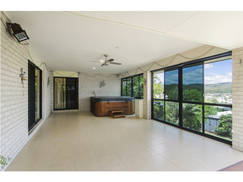 11 Wunburra Circle, Pacific Pines QLD 4211