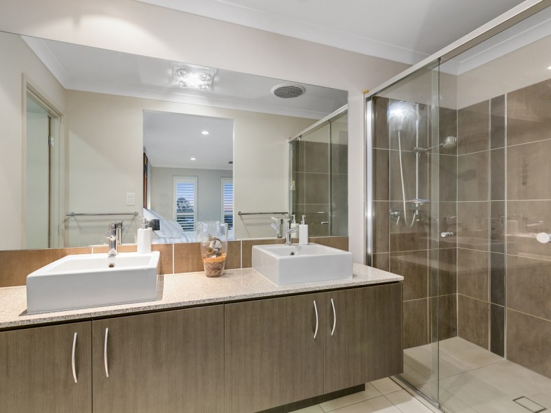38 Codrington Circuit, Pacific Pines QLD 4211