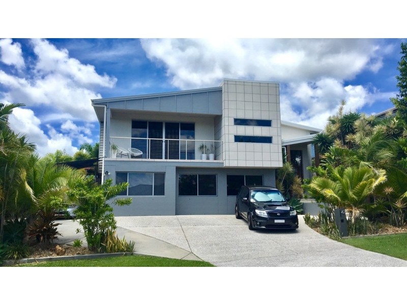 47 Laughlen Chase, Pacific Pines QLD 4211