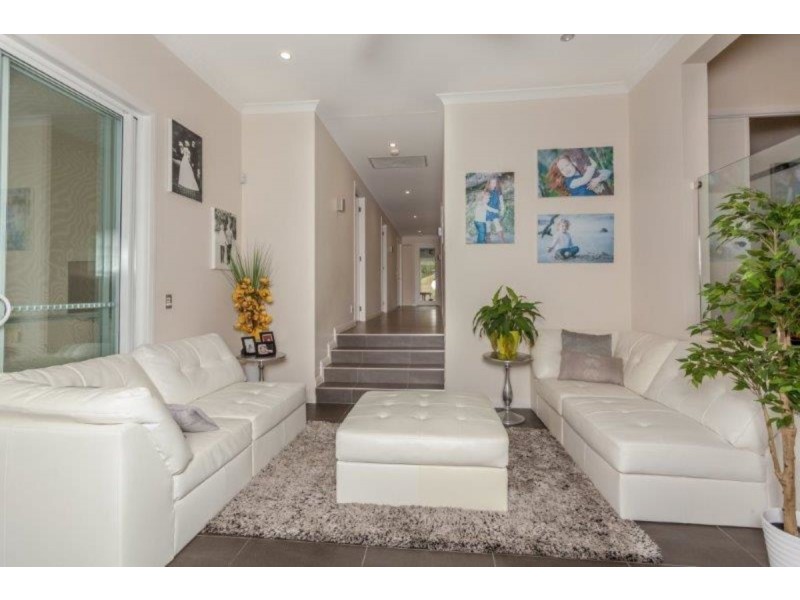 23 Diamantina Circuit, Pacific Pines QLD 4211