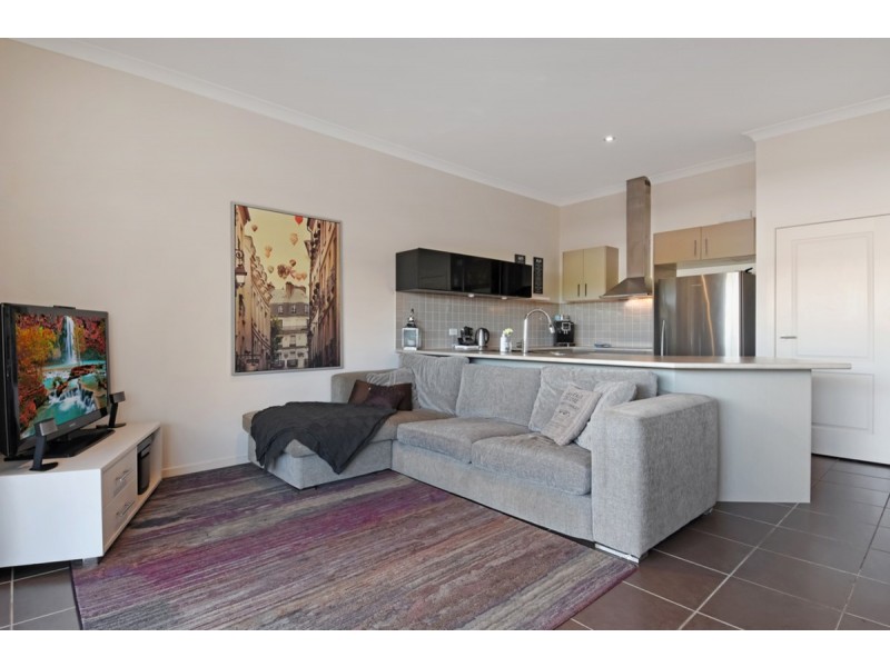 1/12 Diamantina Circuit, Pacific Pines QLD 4211