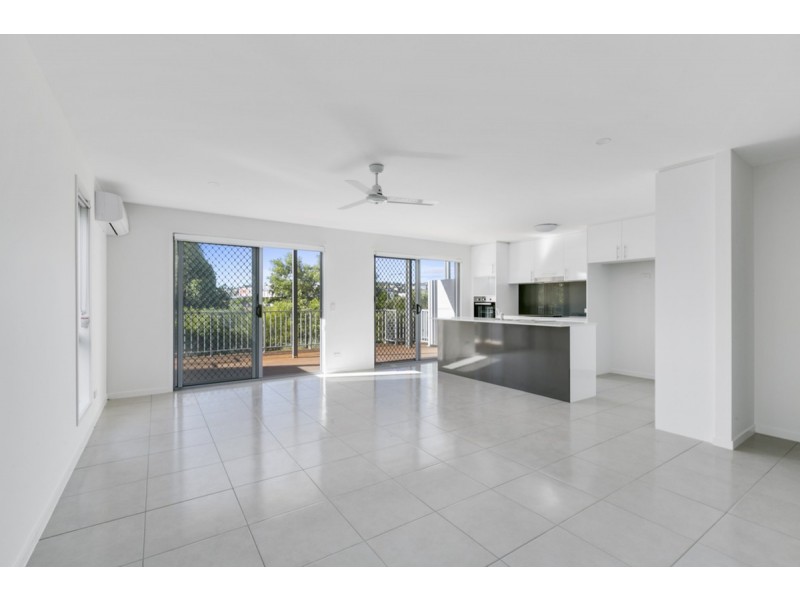 27/37 Witheren Circuit, Pacific Pines QLD 4211