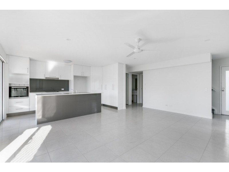 27/37 Witheren Circuit, Pacific Pines QLD 4211