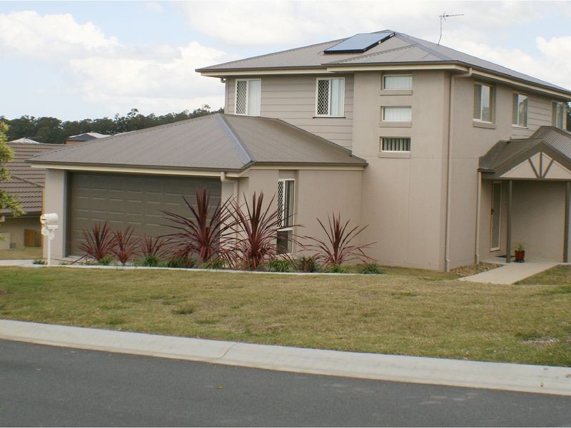 12 Lawley Crescent, Pacific Pines QLD 4211