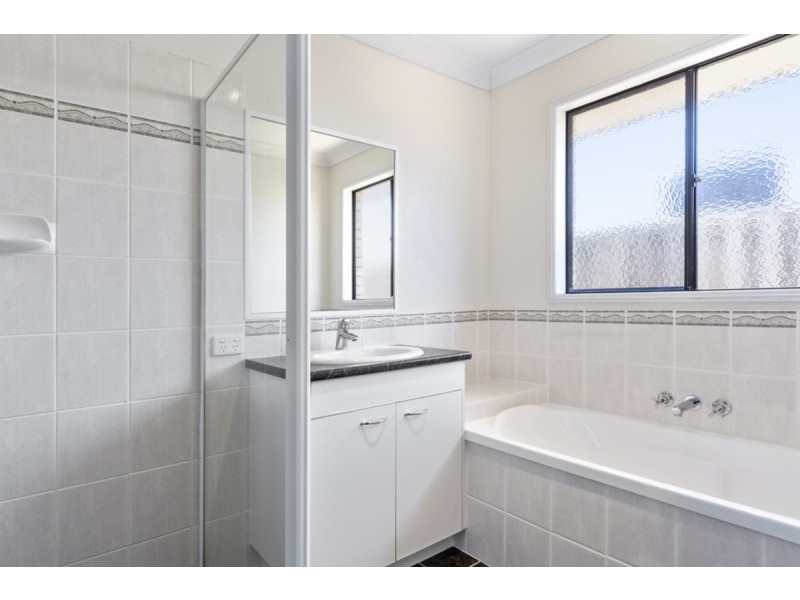 25 Sheffield Circuit, Pacific Pines QLD 4211
