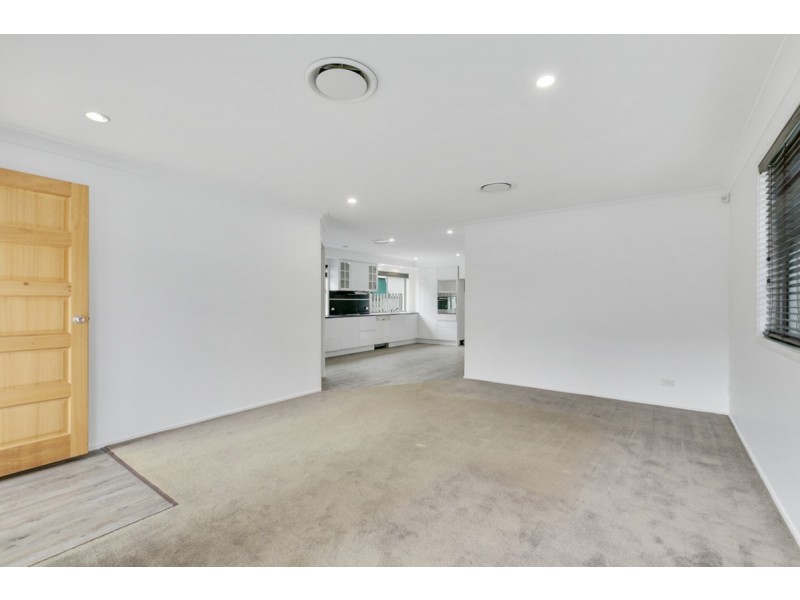 187 Greenacre Drive, Arundel QLD 4214