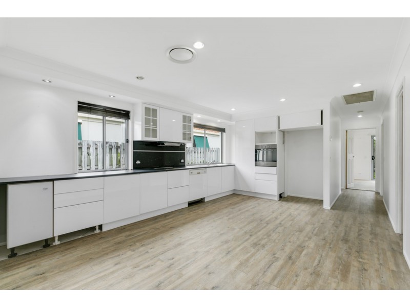 187 Greenacre Drive, Arundel QLD 4214