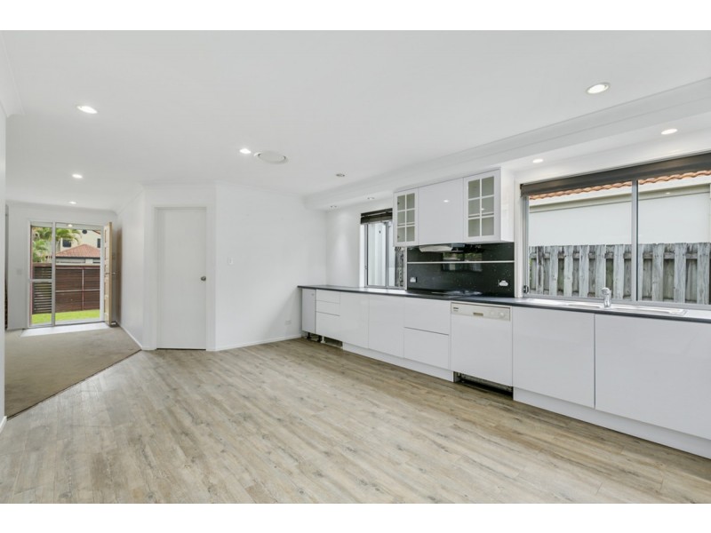 187 Greenacre Drive, Arundel QLD 4214