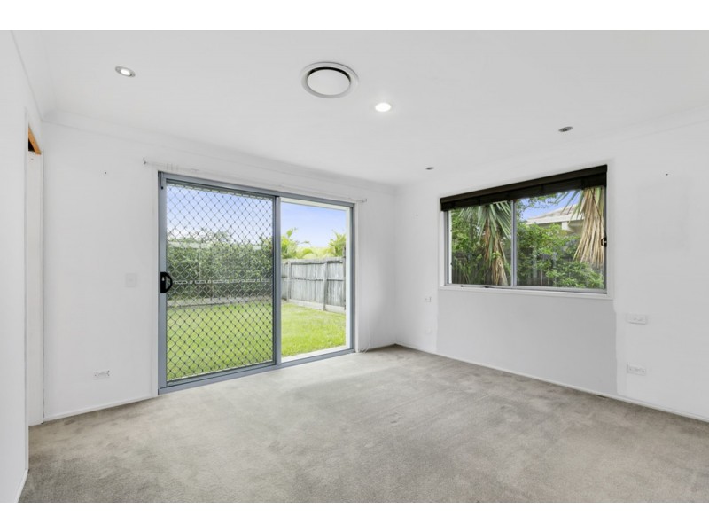 187 Greenacre Drive, Arundel QLD 4214