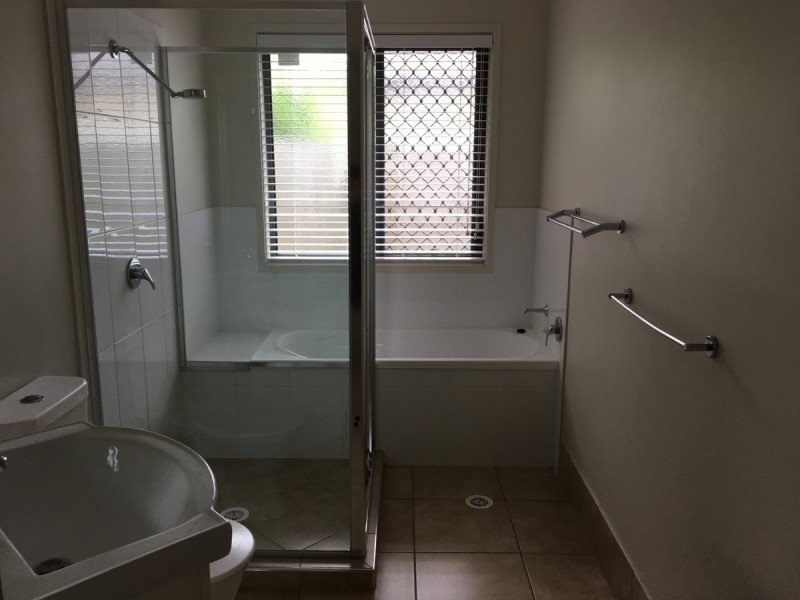 4 Eurella Street, Pacific Pines QLD 4211