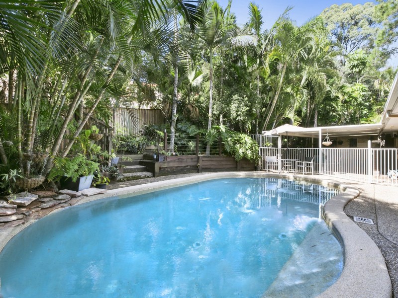 6 Nauru Place, Pacific Pines QLD 4211