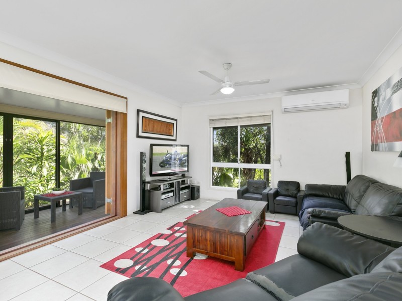 6 Nauru Place, Pacific Pines QLD 4211