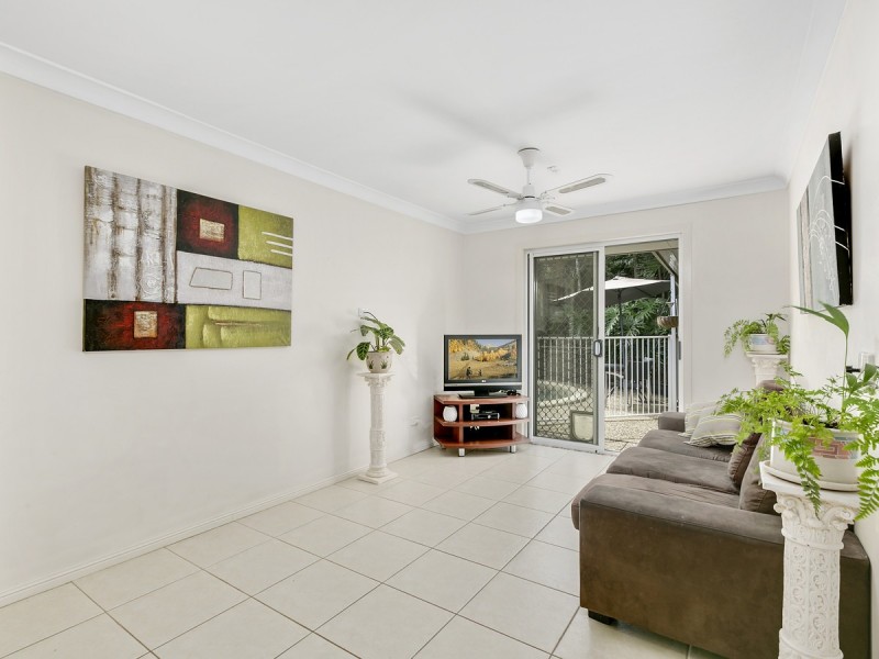 6 Nauru Place, Pacific Pines QLD 4211