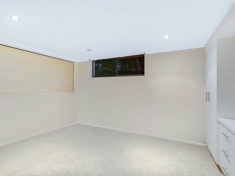 6 Tanya Court, Benowa QLD 4217