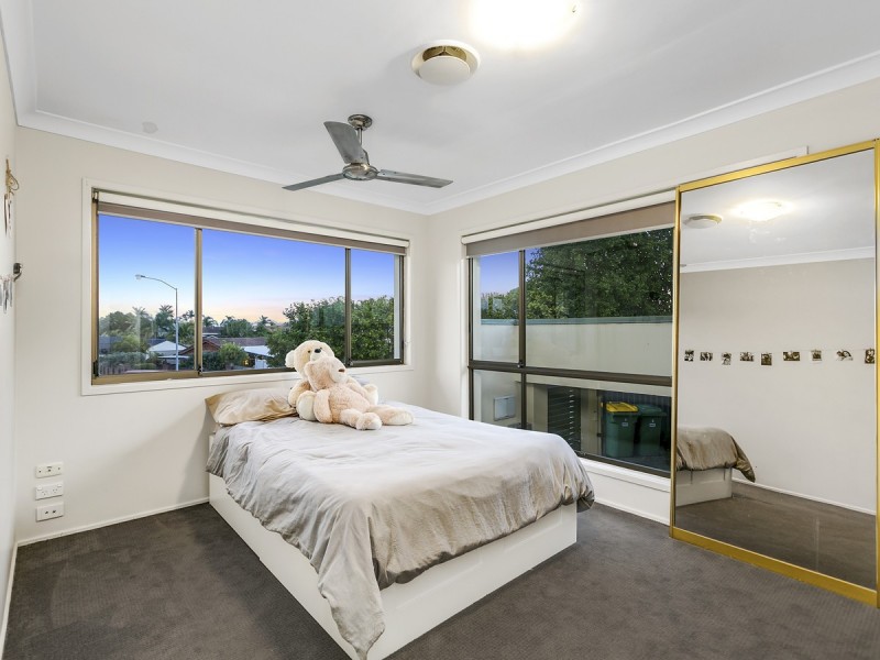 6 Tanya Court, Benowa QLD 4217