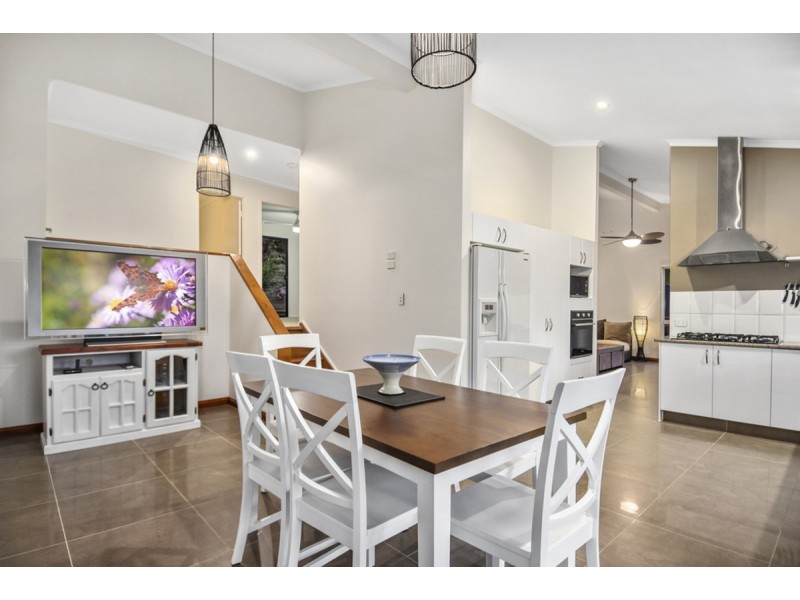 13 Bellona Court, Pacific Pines QLD 4211