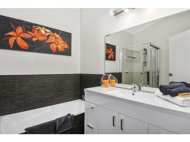 13 Bellona Court, Pacific Pines QLD 4211