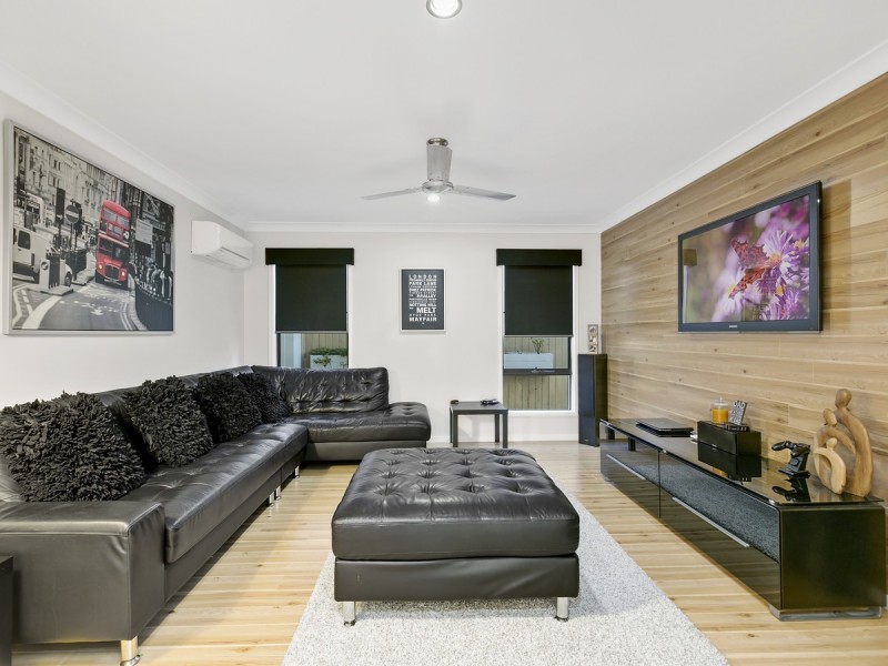 26 Fletcher Crescent, Pacific Pines QLD 4211