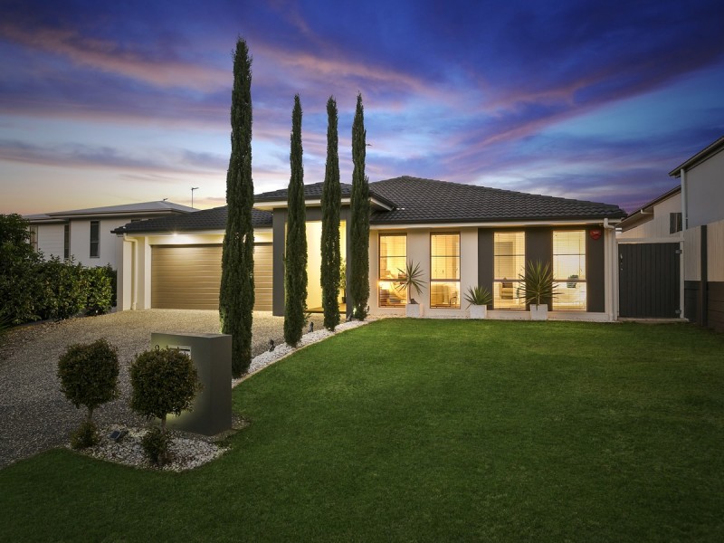 26 Fletcher Crescent, Pacific Pines QLD 4211