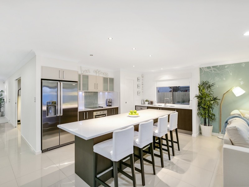 26 Fletcher Crescent, Pacific Pines QLD 4211