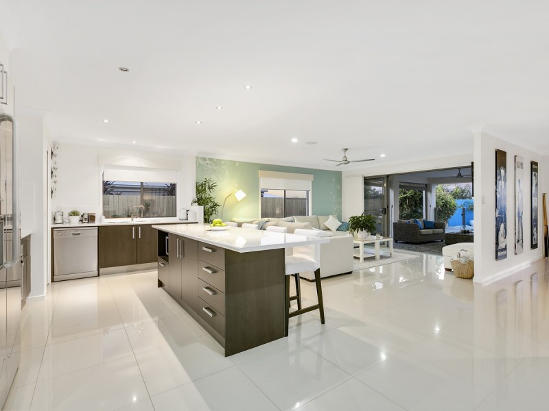 26 Fletcher Crescent, Pacific Pines QLD 4211