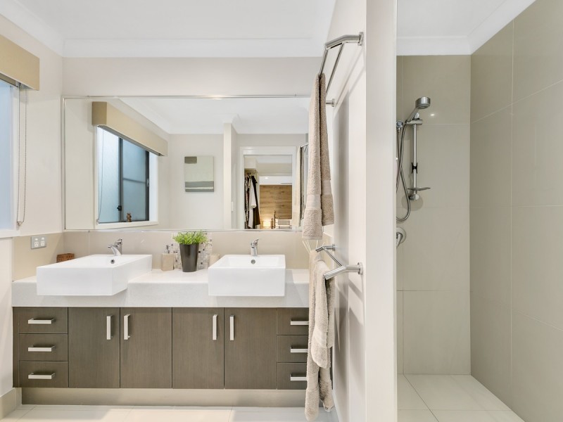 26 Fletcher Crescent, Pacific Pines QLD 4211