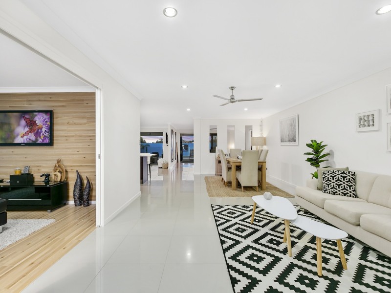 26 Fletcher Crescent, Pacific Pines QLD 4211