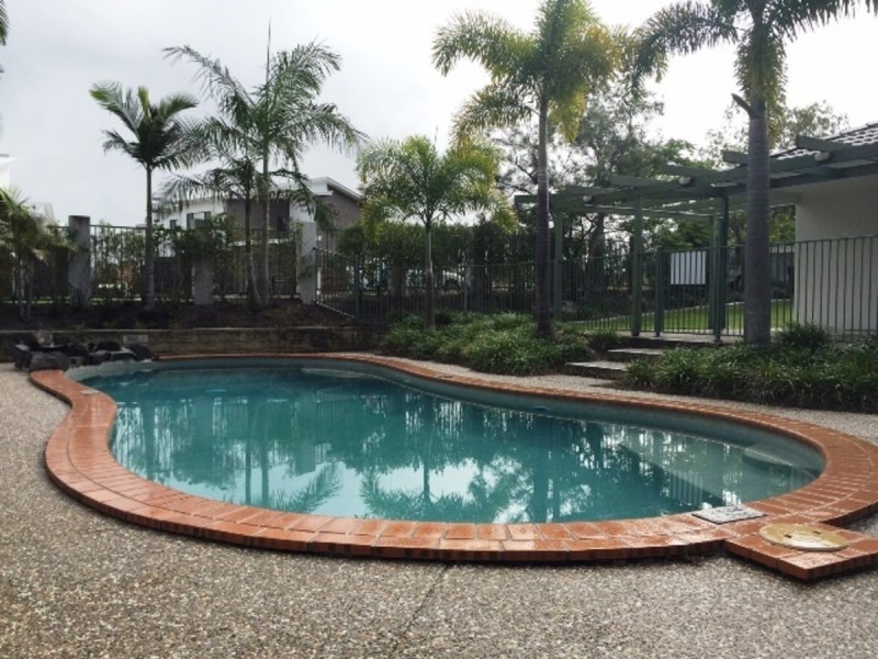 13/1-3 Carnarvon Court, Oxenford QLD 4210