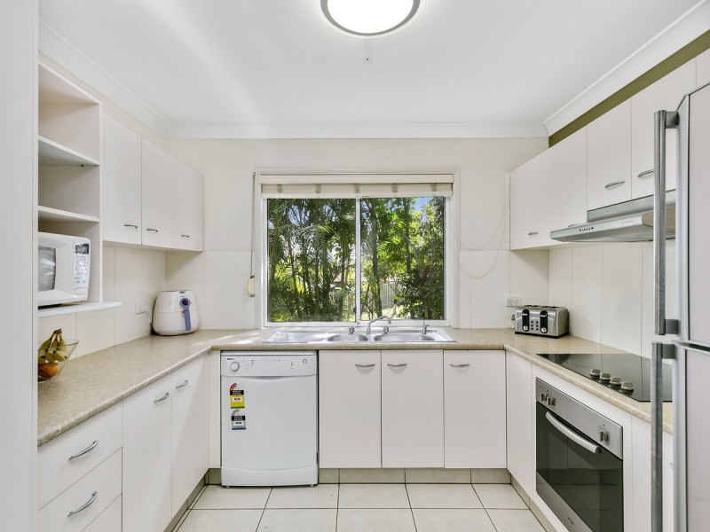 6 Nauru Place, Pacific Pines QLD 4211