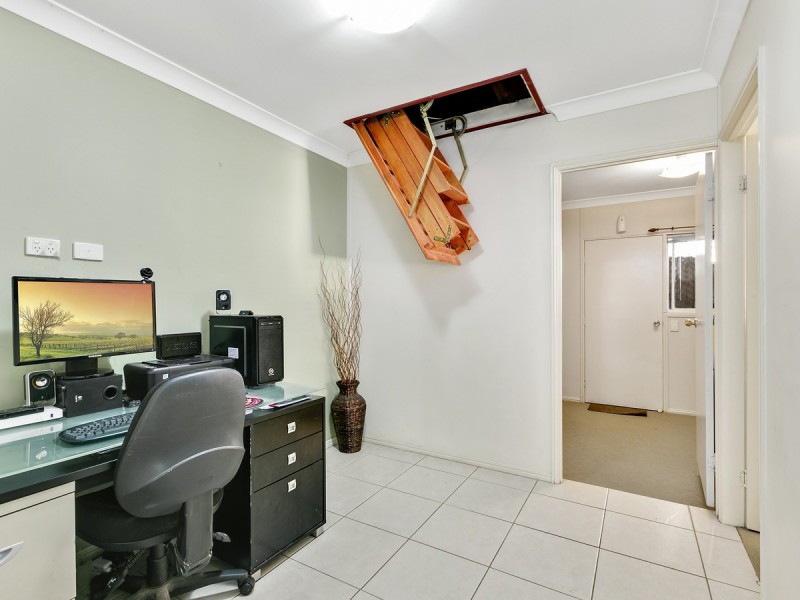 6 Nauru Place, Pacific Pines QLD 4211