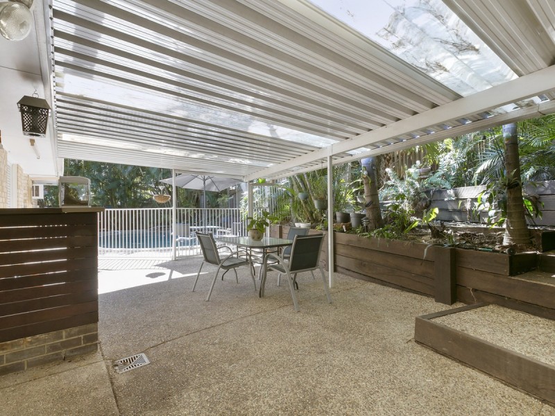 6 Nauru Place, Pacific Pines QLD 4211