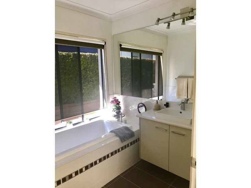 6 Essen Place, Oxenford QLD 4210