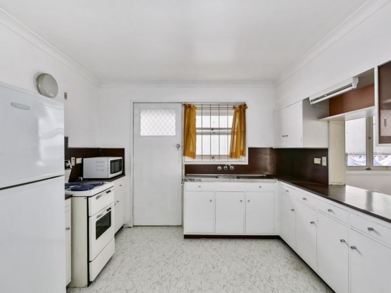 15 Birt Avenue, Surfers Paradise QLD 4217