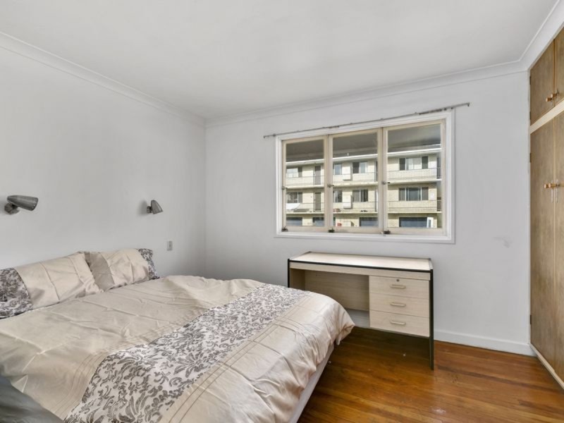 15 Birt Avenue, Surfers Paradise QLD 4217