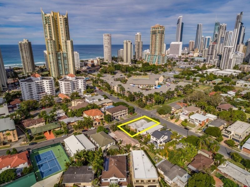 15 Birt Avenue, Surfers Paradise QLD 4217
