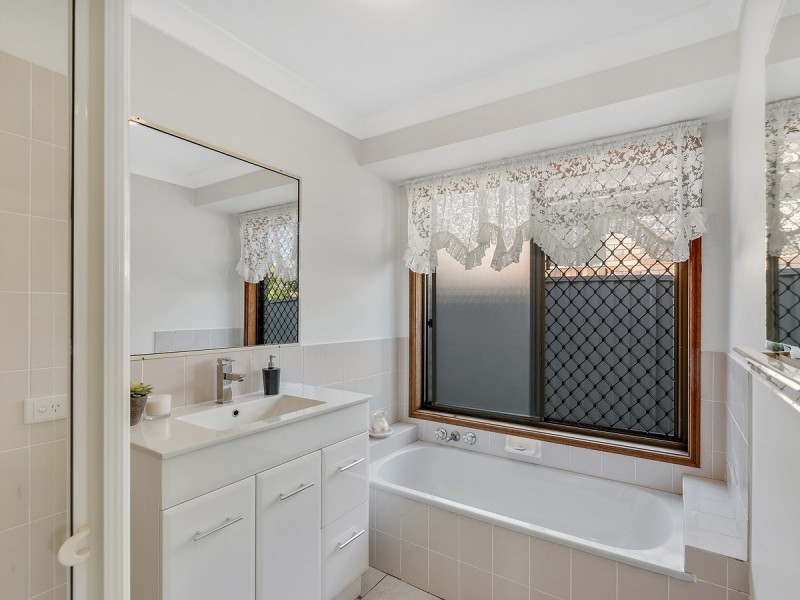 3 Kel Nagle Court, Parkwood QLD 4214