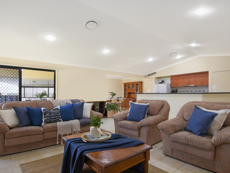 5 Peckham Court, Pacific Pines QLD 4211
