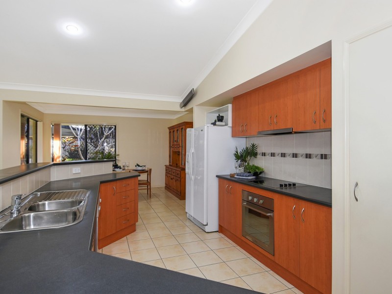 5 Peckham Court, Pacific Pines QLD 4211