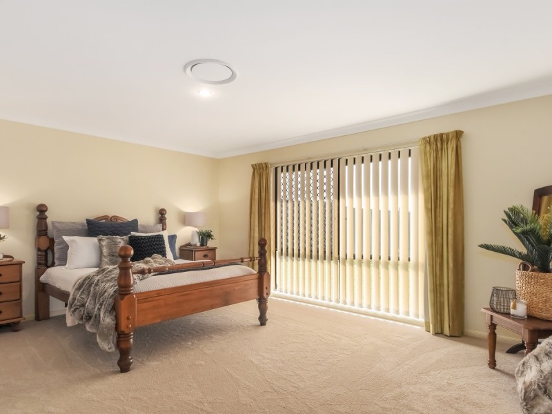 5 Peckham Court, Pacific Pines QLD 4211