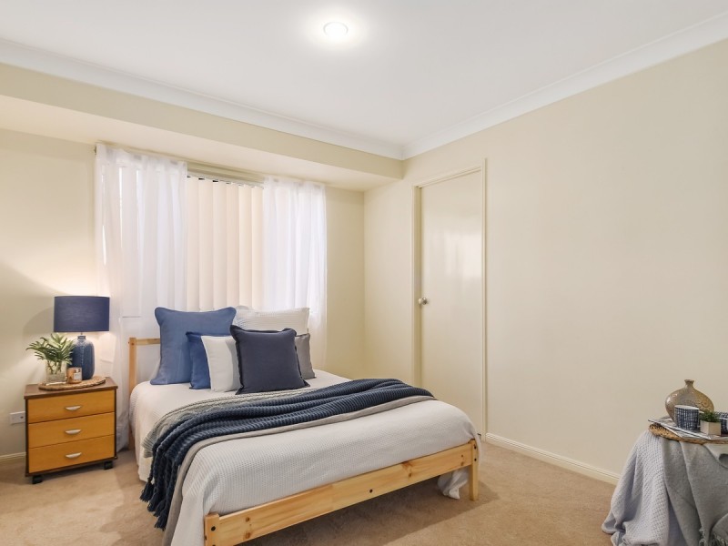 5 Peckham Court, Pacific Pines QLD 4211