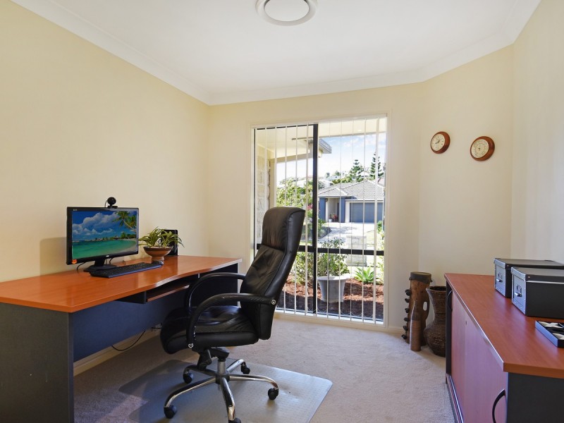 5 Peckham Court, Pacific Pines QLD 4211