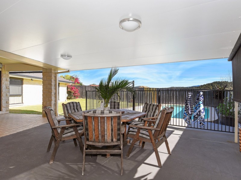 5 Peckham Court, Pacific Pines QLD 4211